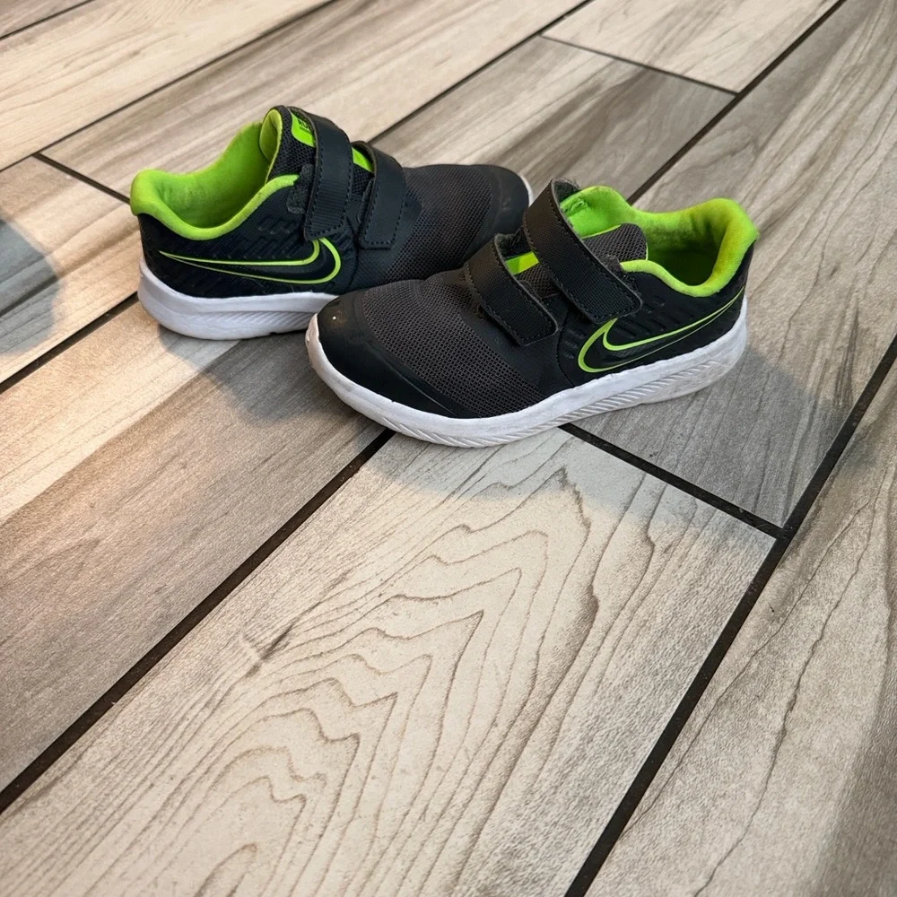 Nike Kids Black and Neon Green Sneakers - Picture 1 of 3